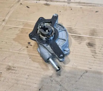 Mercedes-Benz E W211 Vacuum pump