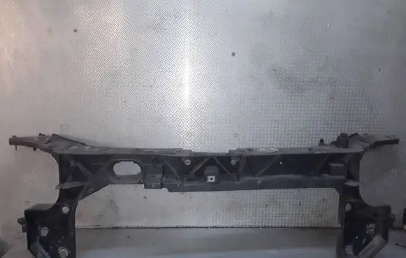Renault Clio III Radiator support slam panel 8200290143