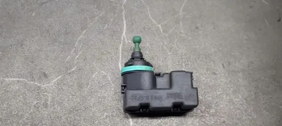 Volkswagen Golf IV Headlight level adjustment motor 1j0941295f