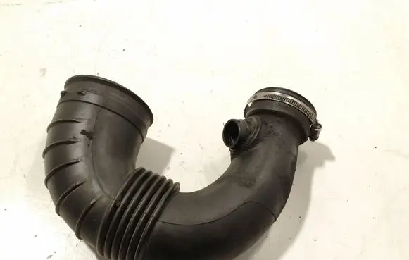 Mercedes-Benz E W211 Turbo air intake inlet pipe/hose A6470940097