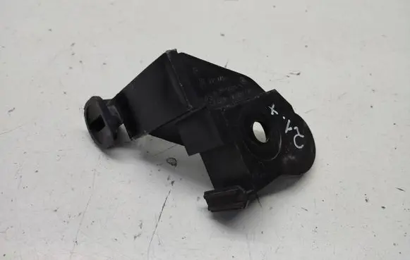 Front bumper mounting bracket