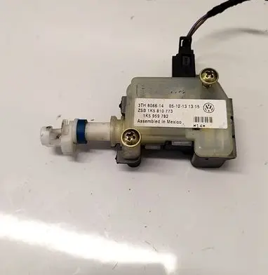 Volkswagen PASSAT B6 Central locking motor 1K5810773