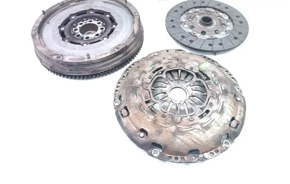 Toyota Auris 150 Clutch set kit 13450-0R010