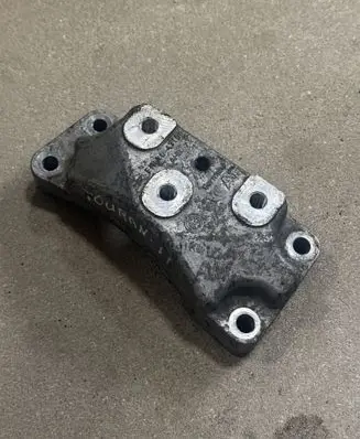 Volkswagen Touran I Gearbox mounting bracket 1K0199117