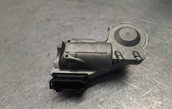 Mercedes-Benz E W211 Steering wheel lock A2034621130