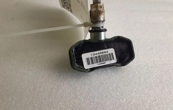 Hummer H3 Tire pressure sensor 15122618 13445664