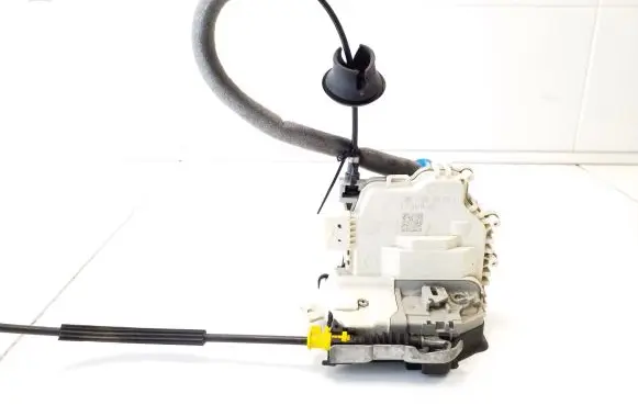 Audi A1 Rear door lock 8X0839015E