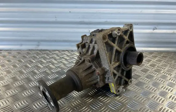 Gearbox transfer box case