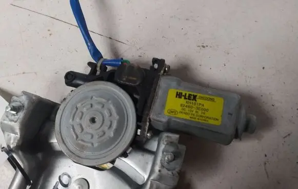 KIA Sorento Front door window regulator with motor XH101PA 824603E000