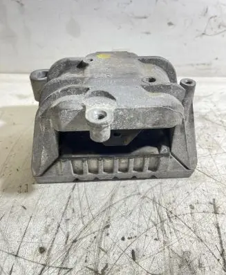 Engine mount bracket