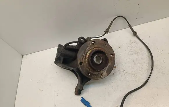 Peugeot 208 Front wheel hub