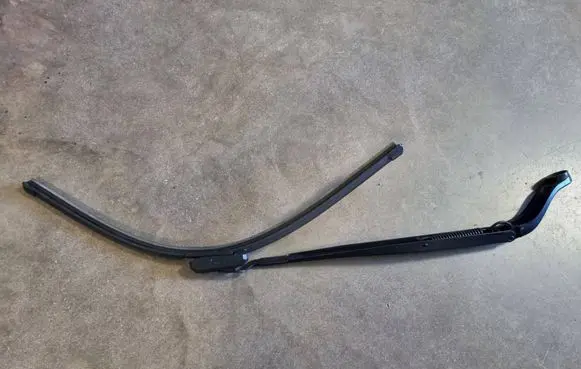 Chrysler Pacifica Front wiper blade arm 2585T1