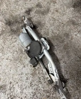 Fiat 500X Front wiper linkage and motor 52063174 397022018 201702211