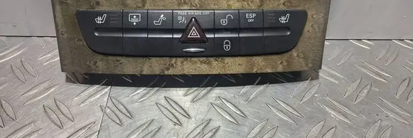 Mercedes-Benz E W211 Seat heating switch 2118218758 03752356