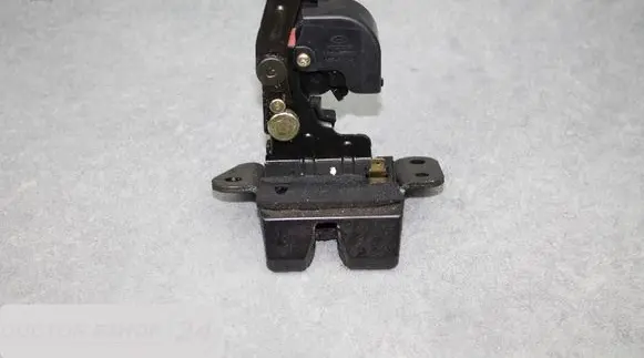 Hyundai Santa Fe Tailgate/trunk/boot lock/catch/latch 812302B000