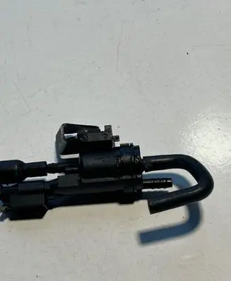 Mercedes-Benz B W247 Turbo solenoid valve A0005003201
