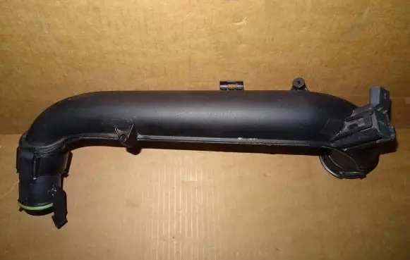 Audi Q3 F3 Intercooler hose/pipe 04E145673P 30042021 4012472P