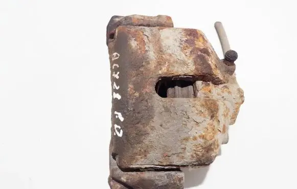 Volkswagen Touran I Front brake caliper