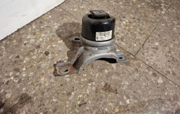 Volvo V60 Engine mount bracket 8G9N6F012