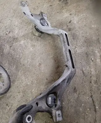 Porsche Cayenne (9PA) Engine mounting bracket 7L0199207A