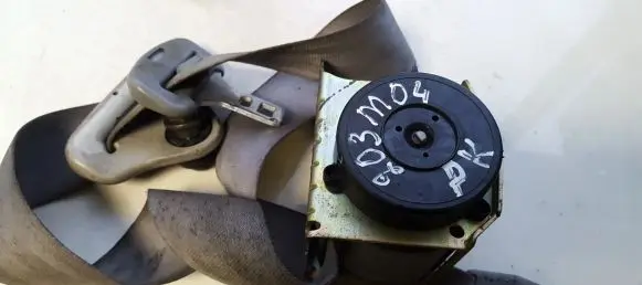 Mazda 3 I Front seatbelt E40433015