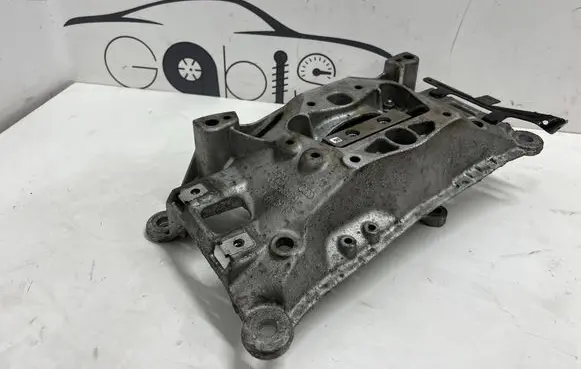 Gearbox mounting bracket