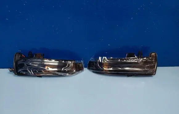 Mercedes-Benz E W212 Mirror indicator light A2129067401 A2129067501 A1668200121