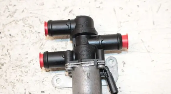 Volkswagen PASSAT B8 Coolant heater control valve 5Q0906457C