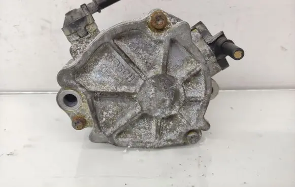 Peugeot 508 Vacuum pump 9804021880