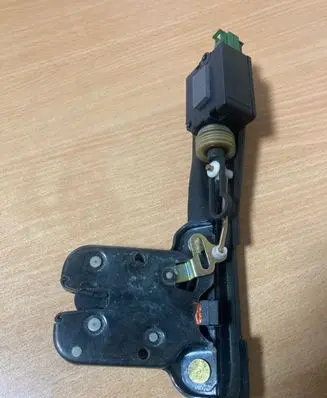 Audi TT Mk1 Tailgate/trunk/boot lock/catch/latch 8N0827505E
