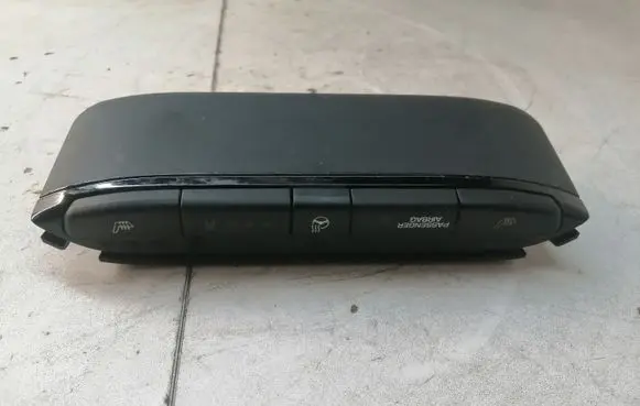 Hyundai i20 (GB IB) Seat heating switch 93700C8000