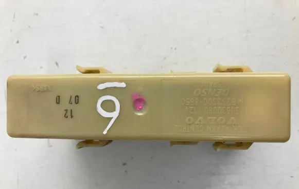 Volvo S40, V40 Door central lock control unit/module 30630080