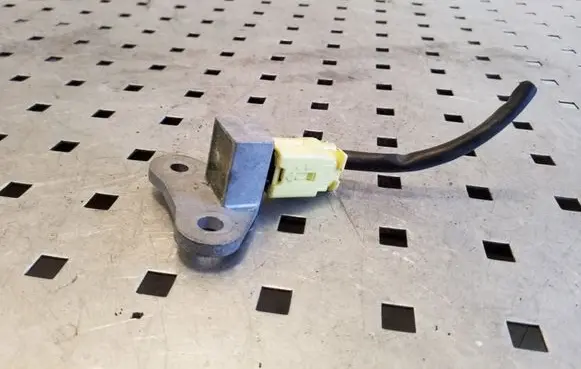 Nissan Qashqai Airbag deployment crash/impact sensor
