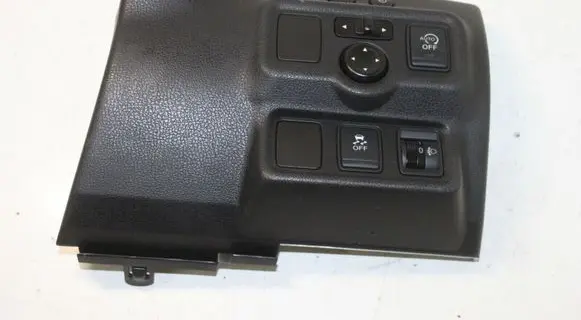 Nissan Note (E12) Wing mirror switch 689TD3VU1A