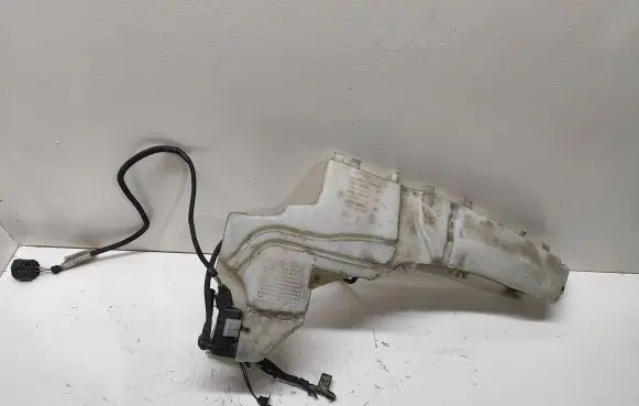 Windshield washer fluid reservoir/tank