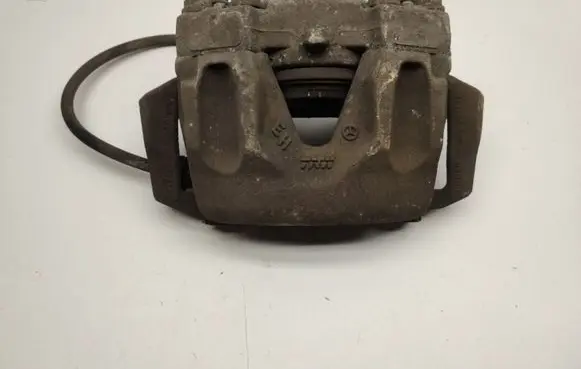 Mercedes-Benz CLS C218 X218 Front brake caliper A2044213581