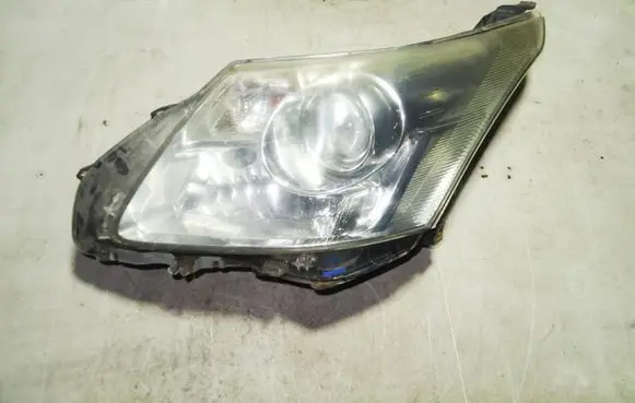Toyota Avensis T270 Headlight/headlamp 8116605310