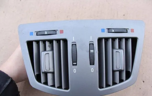 BMW 7 E65 E66 Rear air vent grill 7002395 8385257