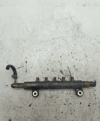 Nissan X-Trail T30 Fuel distributor 
