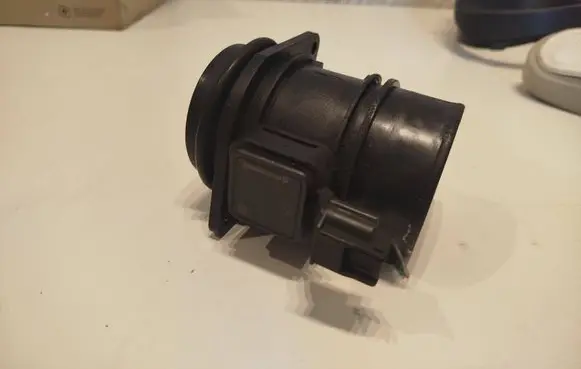 Renault Kangoo II Mass air flow meter 5WK97020 8200651315 H8200655623