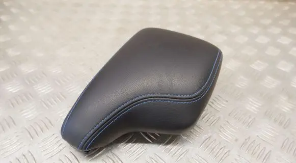 Nissan Leaf II (ZE1) Armrest 