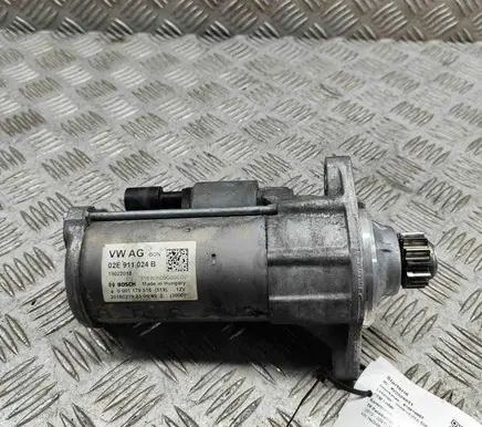 Volkswagen Golf VII Starter motor 0001179518 02E911024B
