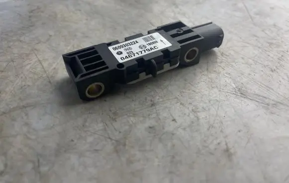 Jeep Grand Cherokee (WK) Airbag deployment crash/impact sensor 04671779ac