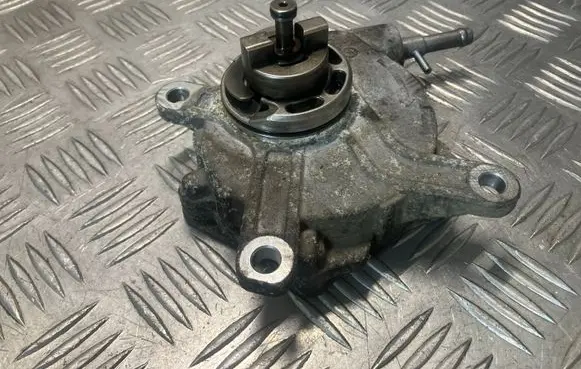 Toyota Avensis T270 Vacuum pump