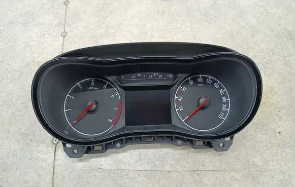 Opel Corsa E Speedometer (instrument cluster) 39129453