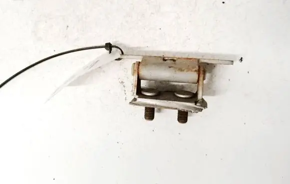 Subaru Legacy Tailgate/trunk/boot hinge