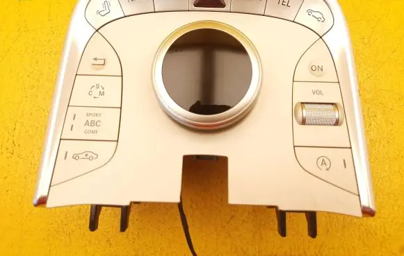Head unit multimedia control