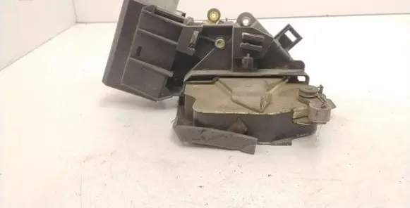 BMW 5 E39 Front door lock 8352165 6711
