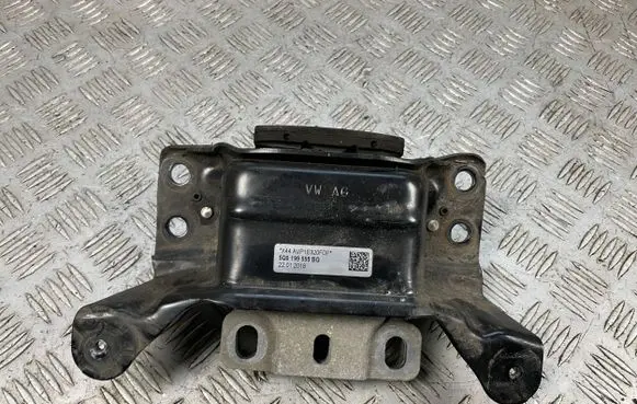 Engine mount bracket