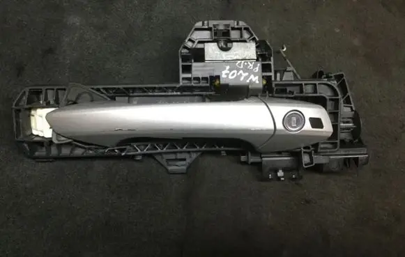 Mercedes-Benz E C207 W207 Front door exterior handle A2047600634